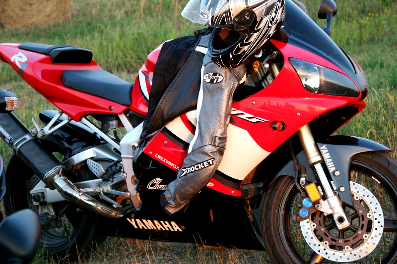 2001  Yamaha YZF R1 picture, mods, upgrades