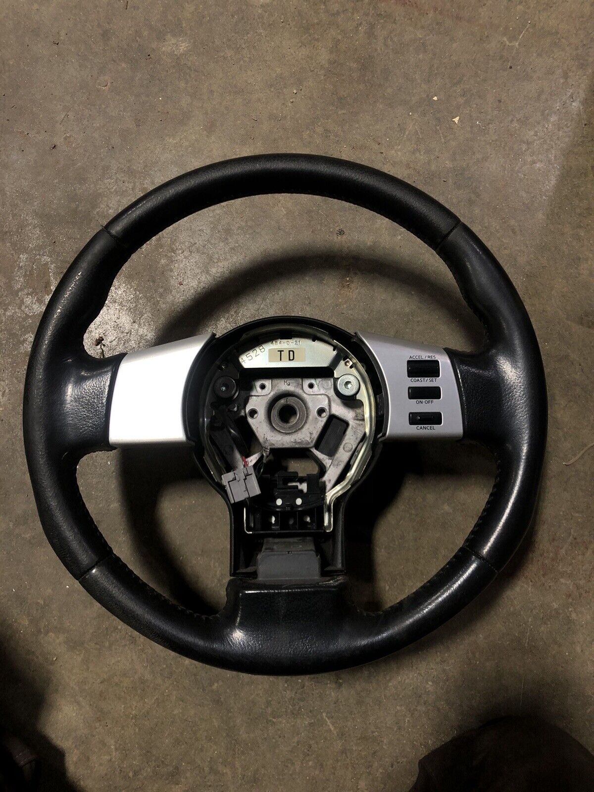 2005 05 Nissan 350Z Steering Wheel with Cruise Control Buttons 85362