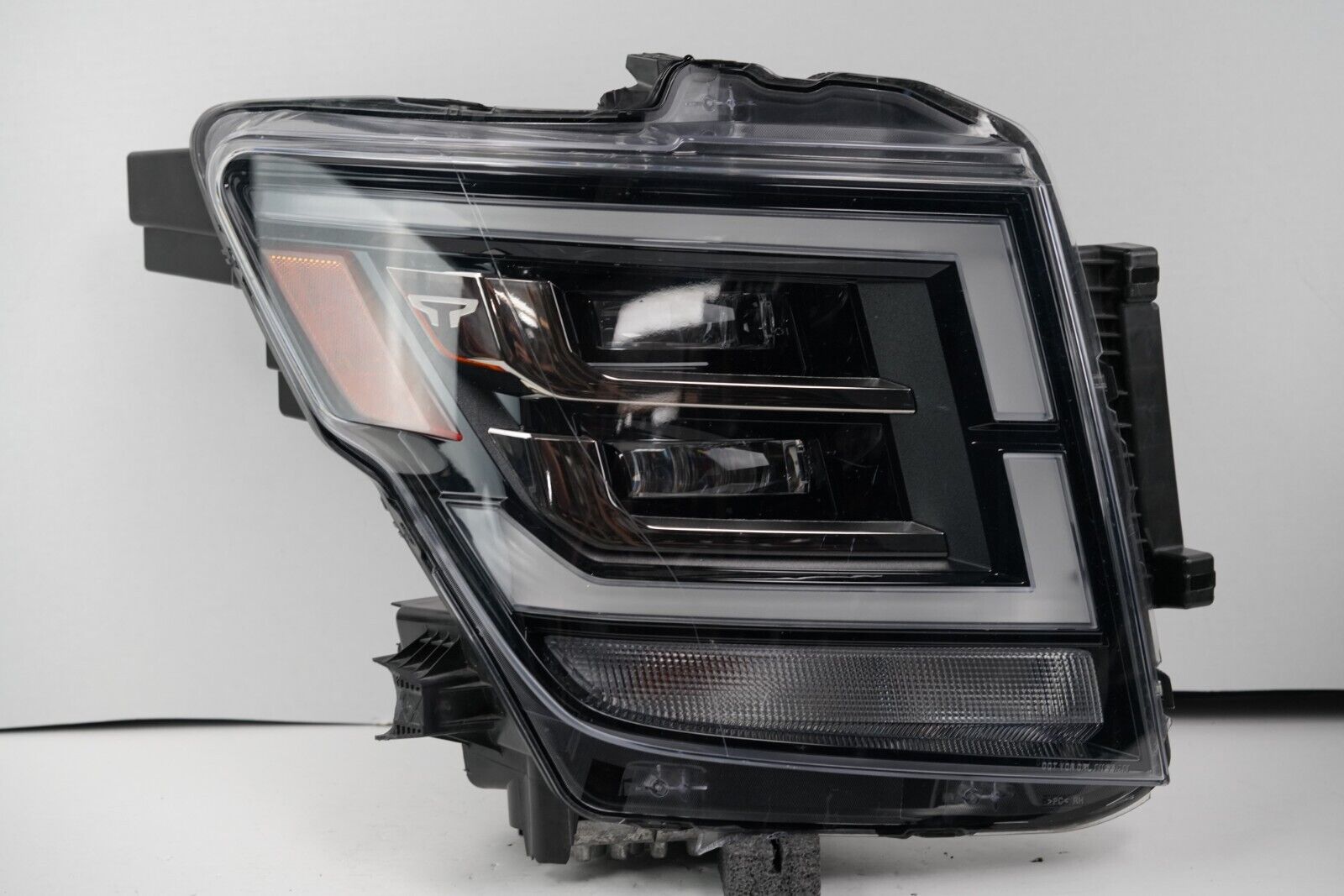 202-2023 Nissan Titan XD right passenger Full LED Headlight OEM