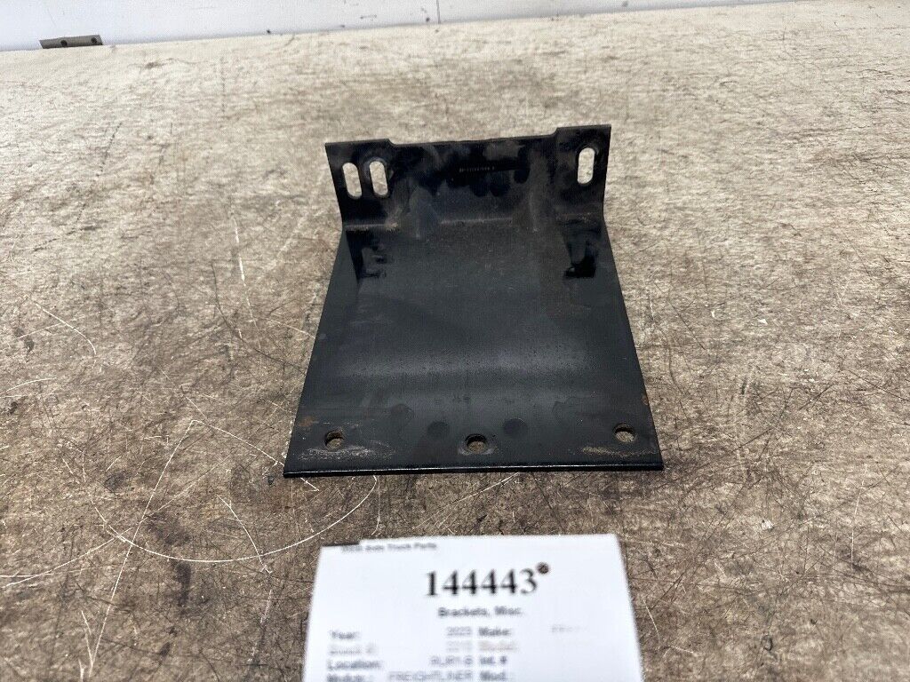 Freightliner Carrier Bearing Support Bracket 09-11769-009 From 2023 M2 106